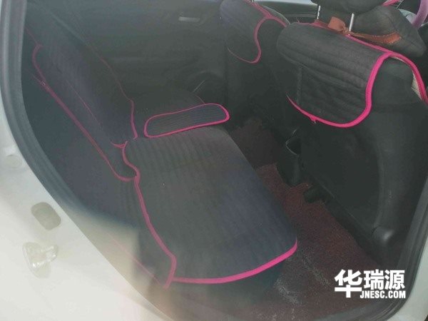 经济性两厢车—本田飞度，省油空间大，车子的状况好