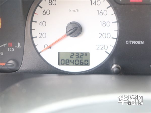 2006款雪铁龙爱丽舍，内饰干净，车子的状况好