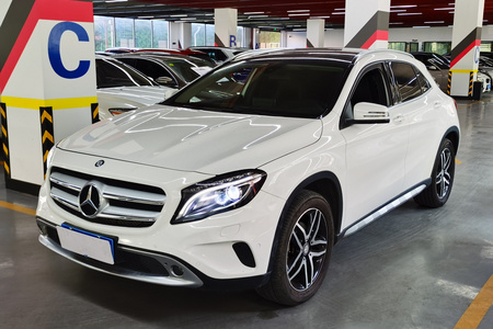 福州二手奔驰GLA 2017款 GLA 220 4MATIC 时尚版