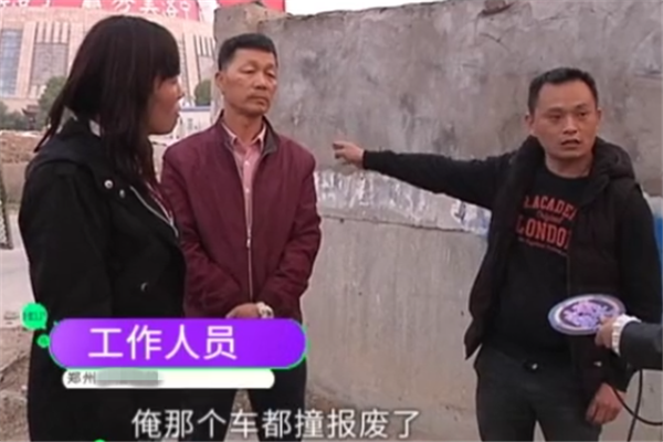 大姐练车:一脚油门将车撞报废,不只教练离职,驾校还赔钱!