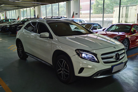 福州二手奔驰GLA 2017款 GLA 220 4MATIC 时尚版