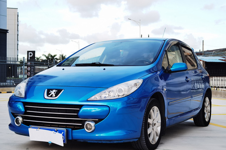 珠海二手标致307 2010款 两厢 1.6L 自动 豪华版